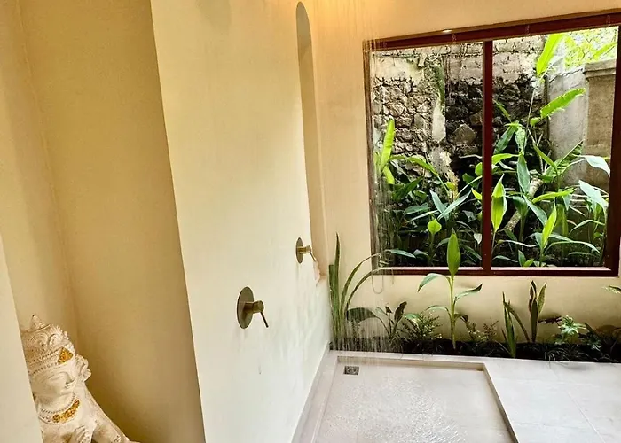Superior One Bedroom W Stunning Waterfall View アパート ウブド
